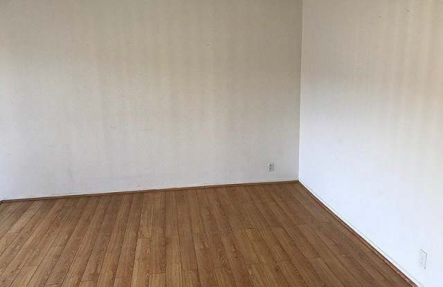 6858 Ben Avenue Gallery 4