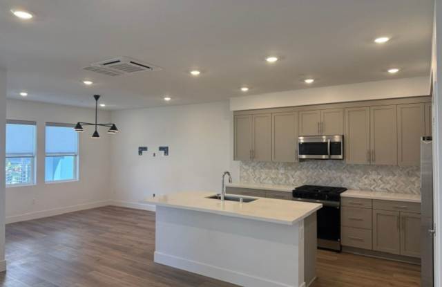 Modern 3-Bedroom Townhome with Spacious Loft in Dublin Gallery 3