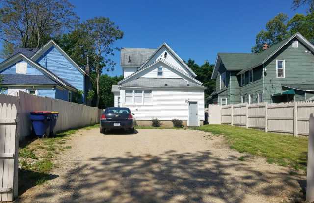 Downtown 2 Story Cottage Monthly Grand Rapids Rental Gallery 3