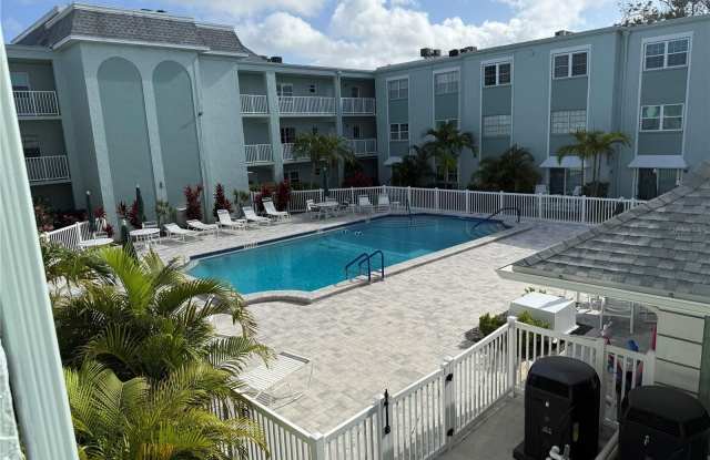 1706 BELLEAIR FOREST Drive Gallery 2