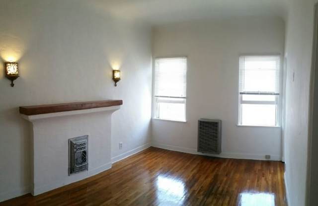 455 N. Genesee Avenue 203 Gallery 4