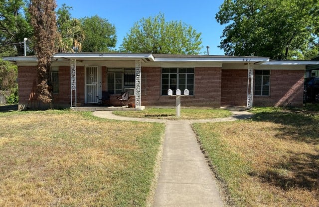 607 E CARSON ST - 607 E Carson St, San Antonio, TX 78208