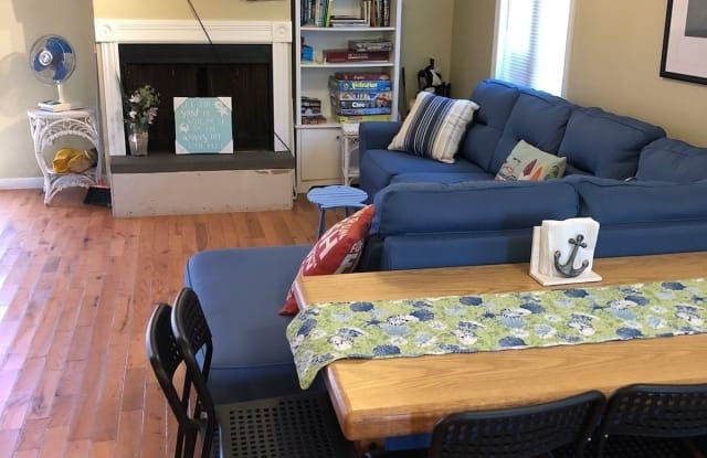 290 Cottage Walk Gallery 2