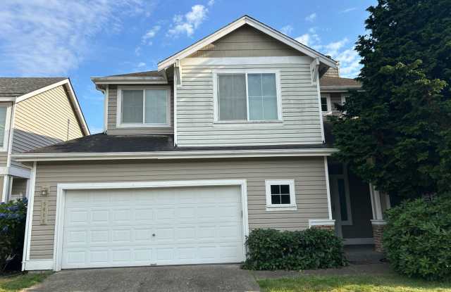 3 Bed, 2.5 bath Kent house w/2-car garage at the Lakes, $2,975/mo. photos photos
