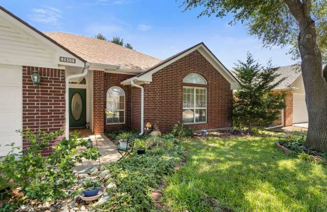 Great 3 Bedroom 2 Bath Home in Midway ISD! Gallery 3