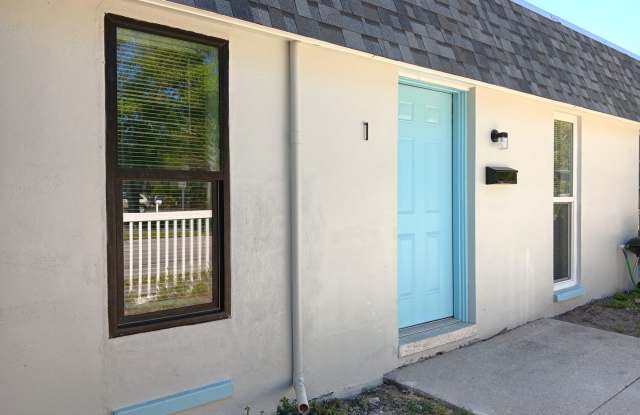 Renovated ground floor apartment in small community near downtown Dunedin photos photos