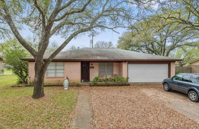 August Pre-Lease Available!! 3 Bed, 2 Bath with Huge Backyard and Covered Patio! - 3908 Hilltop Drive, Bryan, TX 77801