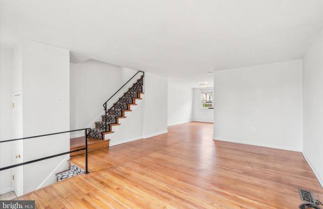 889 OXFORD Avenue Gallery 2