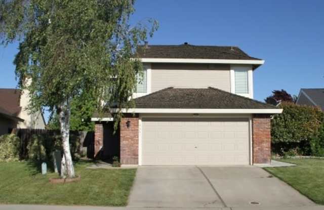 4BR / 2.5 bath with over 1700 square feet. | Fresh paint  newer carpet | Tenant pays $175 monthly for WS photos photos