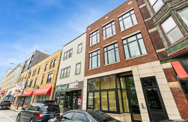 3242 N Clark Street photos photos