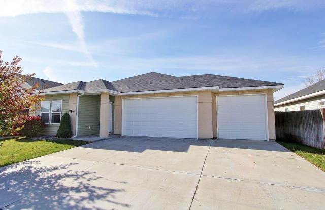 Spacious Home In A Beautiful Neighborhood! photos photos