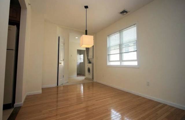 141 Fremont Street Gallery 4