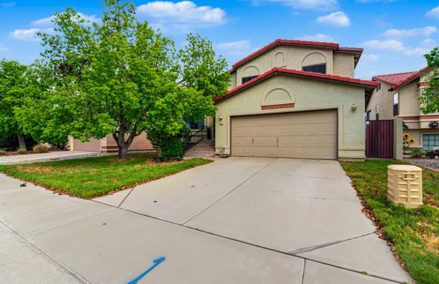 Spacious 4-befroom 2-bathroom home in Gilbert, AZ! Gallery 1