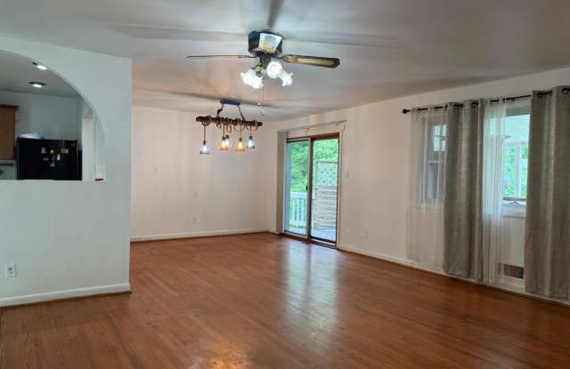 9807 ARBOR HILL Drive Gallery 2