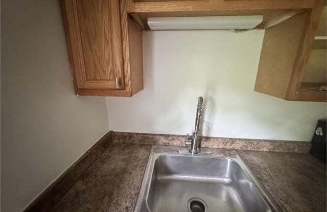 4 Bedroom Single Family House 409 E Chestnut St in Coatesville, PA 19320 Gallery 3