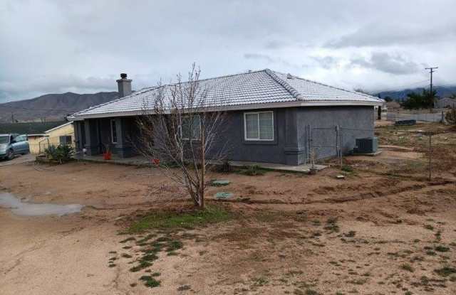 Charming 3 Bed, 2 Bath Home in Hesperia - Perfect for Your Family! photos photos