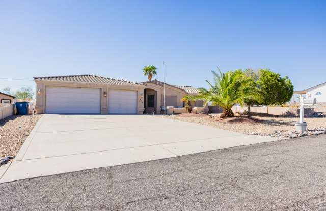 Private Desert Retreat! Vacation Home w/ a Pool & 3 Car Garage Gallery 3