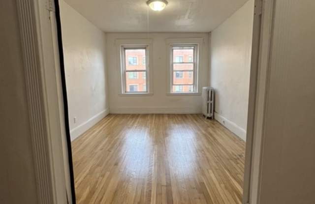 1 Bed Split 10 Mins from Boston University Gallery 1