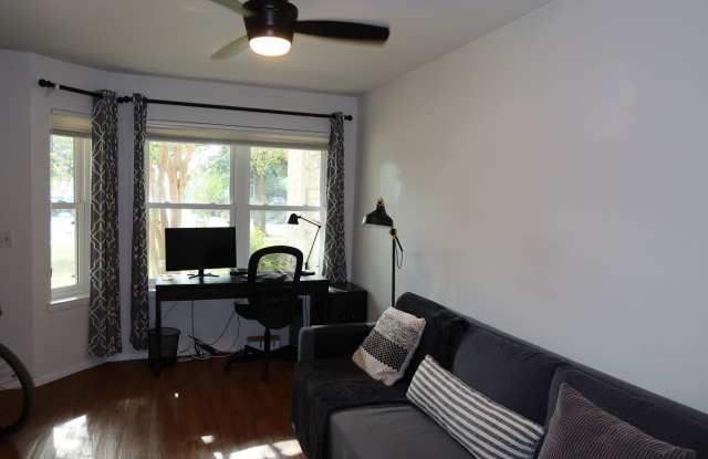 Hyde Park Country Condo - Furnished - 1BD/1BA - Covered Parking -Close to Everything Gallery 1