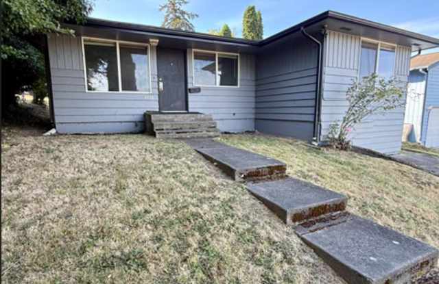East Tacoma Home with 4 Bedrooms Gallery 3