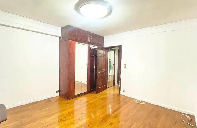 7811 35th Ave Apt 1G Gallery 4