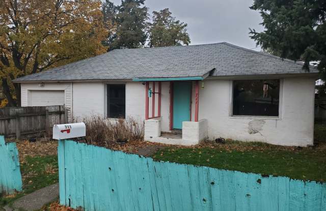 2 Bedroom/ 1 Bathroom West Central Spokane Home - 711 North Lindeke Street, Spokane, WA 99201
