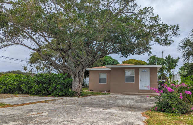 721 NW 4TH ST - 721 Northwest 4th Street, Delray Beach, FL 33444