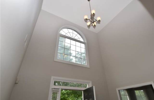 6065 Hampton Bluff Way Gallery 4