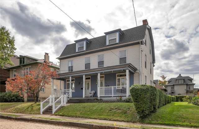 713 Clinton Pl Gallery 3