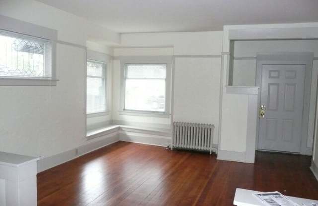 810 South Ferry Street Gallery 3