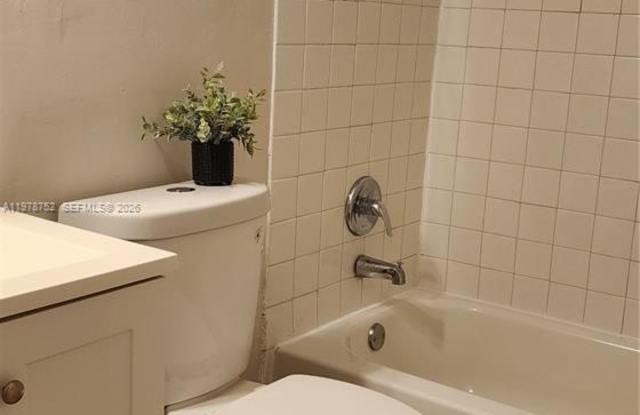 1631 SW 44th Ave photos photos