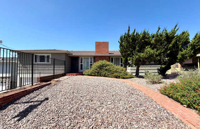 5 Bedroom, 3 Bath in College Area!! Gallery 1