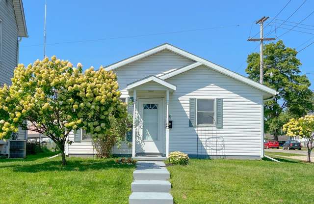 Gorgeous 3BR Ranch Rental Home in Newark - Available Mid August! photos photos