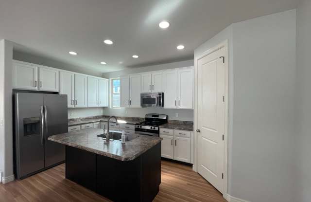 Beautiful 5 Bedroom Home in Daybreak photos photos