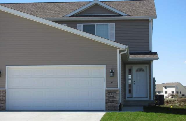 4925 Algonquin Dr #4 - Cedar Falls - 4925 Algonquin Drive, Cedar Falls, IA 50613