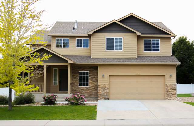 3 Bedroom, 2.5 Bath - 2 Story Home in Loveland with New Carpet 2026 photos photos