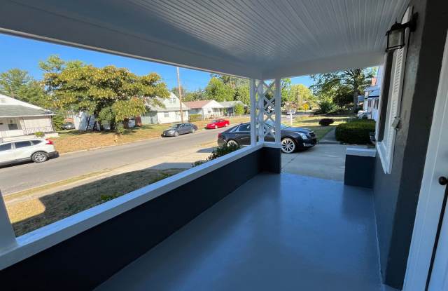 **COMPLETELY REMODELED 2-BEDROOM HOME W/ FULL BASEMENT  FENCED IN BACKYARD!!** Gallery 2