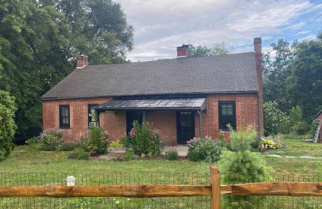 Charming 2BR/2BA Farmhouse-Style Home in Spring Grove Schools! photos photos