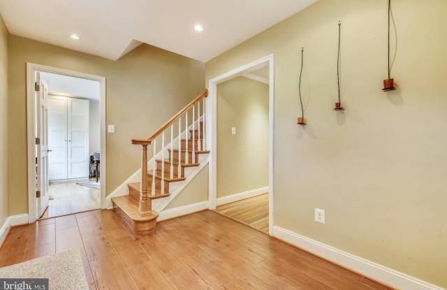 9716 BRIMFIELD CT Gallery 2