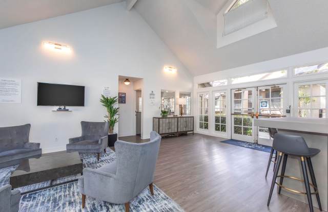 Oak Tree Court Gallery 2