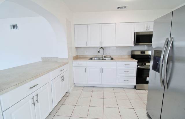 Freshly Updated 3 Bed, 2 Bath Home in West Tampa! Gallery 4