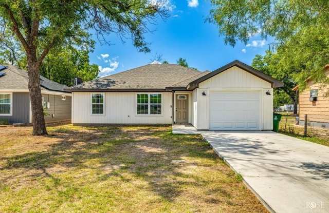 611 E 25th St - 611 East 25th Street, San Angelo, TX 76903