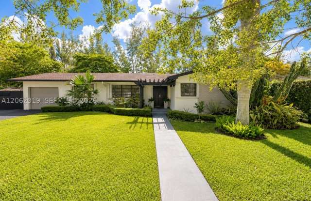 4611 SW 82nd Ct photos photos