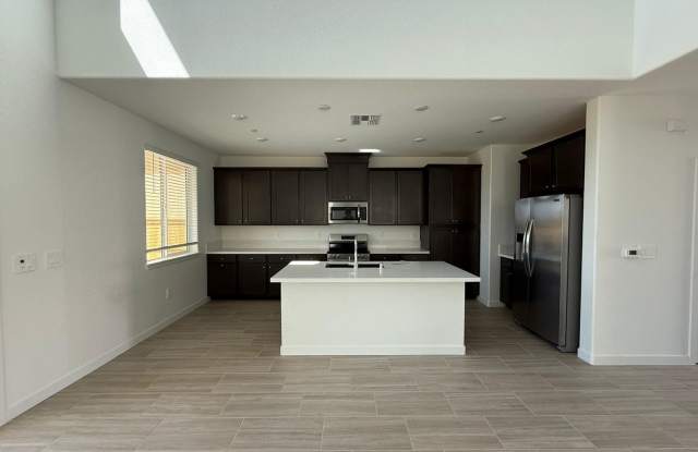 Brand New Luxury Lennar Home Solar Powered & Walkable to K-8 School Gallery 4