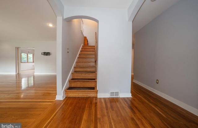 353 S OLD MIDDLETOWN Road Gallery 4