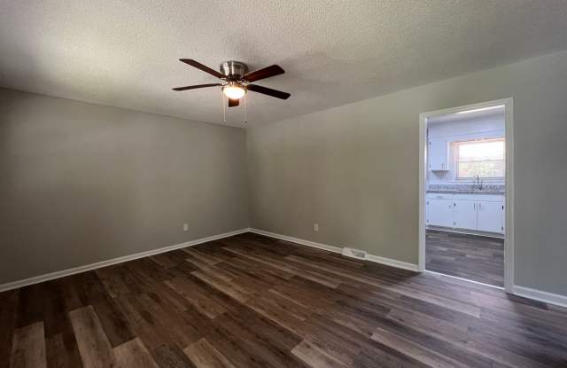 **Price reduced with Move-in Special of $250 off the first full months rent** Gallery 4