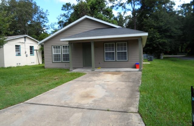2112 NE 3rd Pl - 2112 Northeast 3rd Place, Gainesville, FL 32641