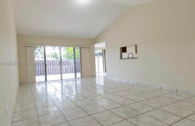 11701 SW 122nd Ct Gallery 3