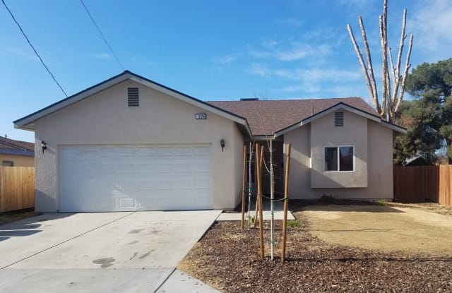 1224 N Brown St - 1224 North Brown Street, Hanford, CA 93230