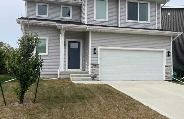 FREE RENT SPECIAL! 3 bedroom 3 bathroom Single-Family Home in Urbandale, IA photos photos